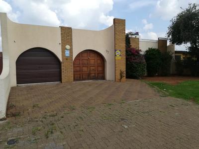 House For Sale in Lenasia Ext 3, Johannesburg